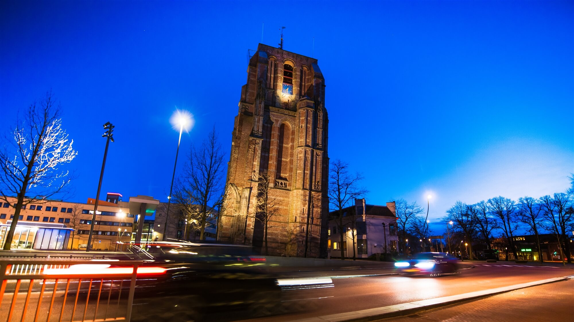 Leeuwarden Oldehoven nacht verlichting verkeer stad Friesland wonen werken leven