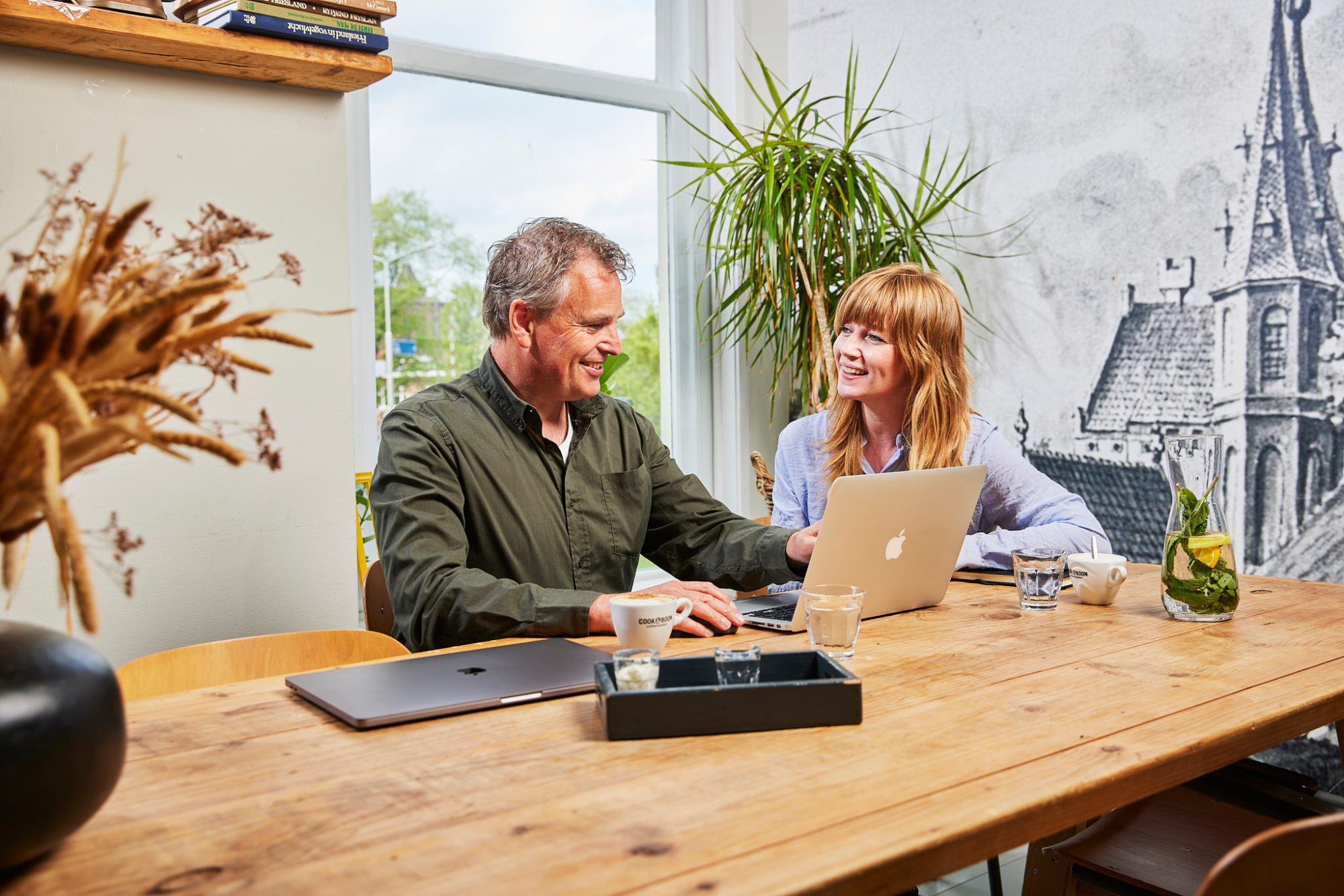 Overleg vrolijk werkgevers netwerken nieuwe inzichten