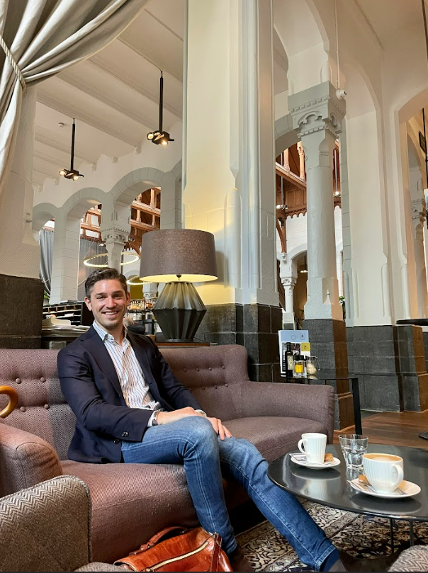 Bram Kruijt Manager Projects bij Oranjewoud Export Academy Friesland kopje koffie