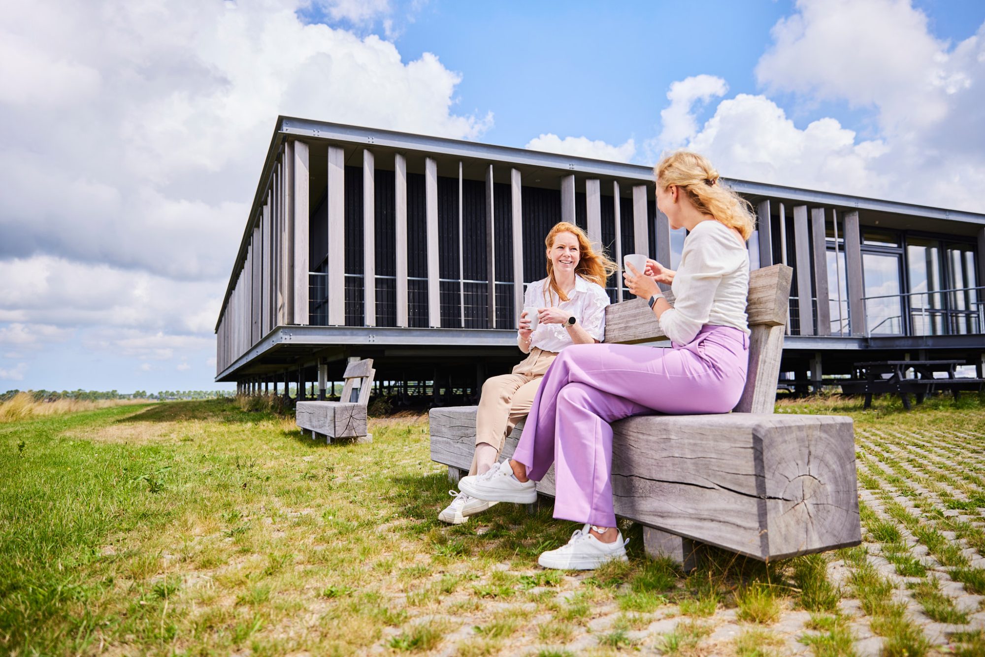 Buiten kopje koffie interview gesprek