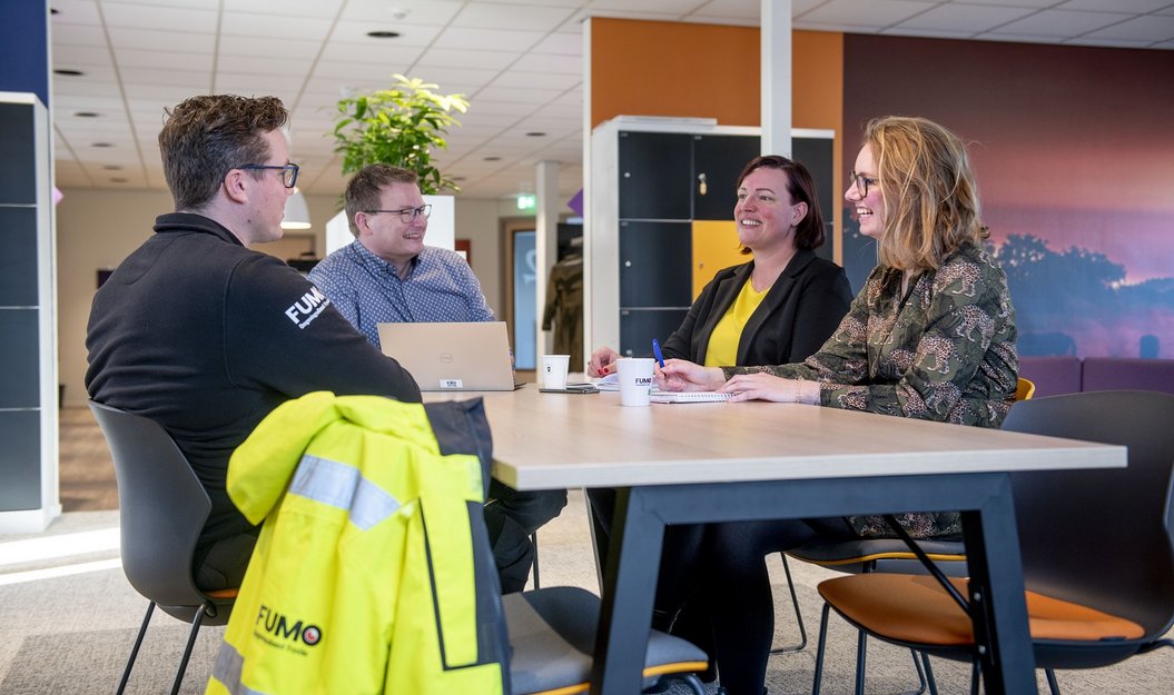 FUMO werken bij team overleg foto