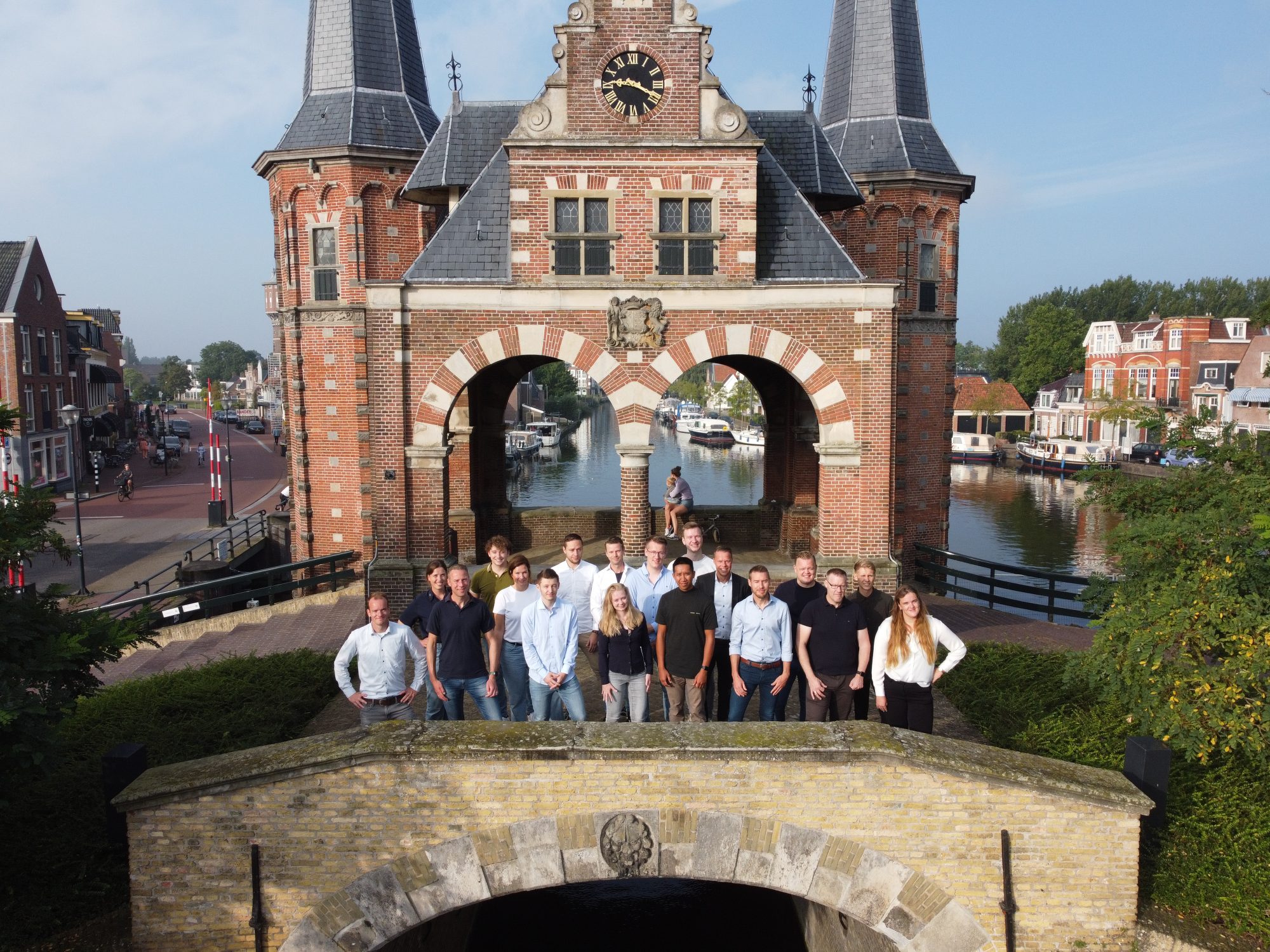 Brandmerck waterpoort Sneek teamfoto water