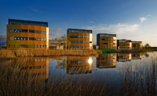 Contoer Ingenieurs omslagfoto water bebouwing