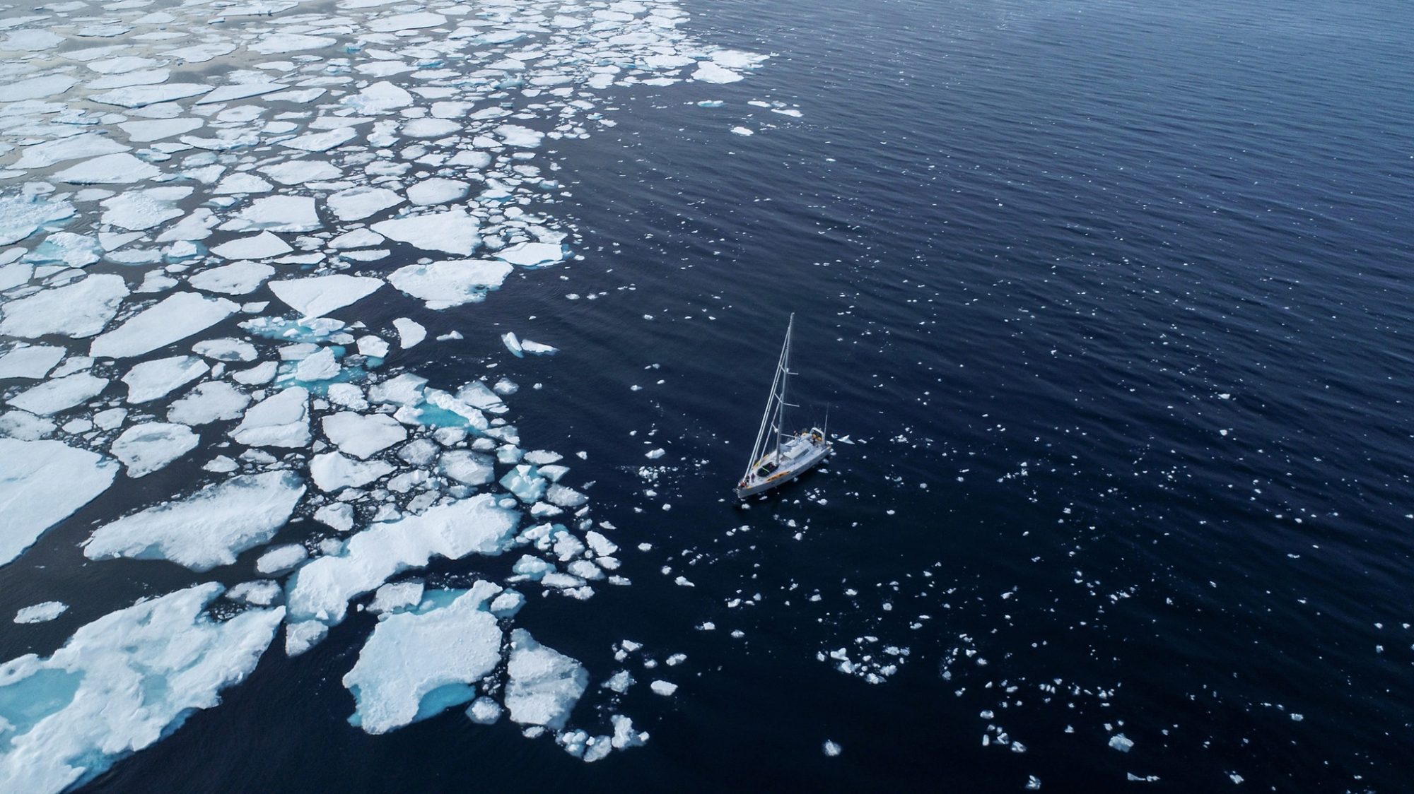 KM Yachtbuilders omslagfoto boot water ijs