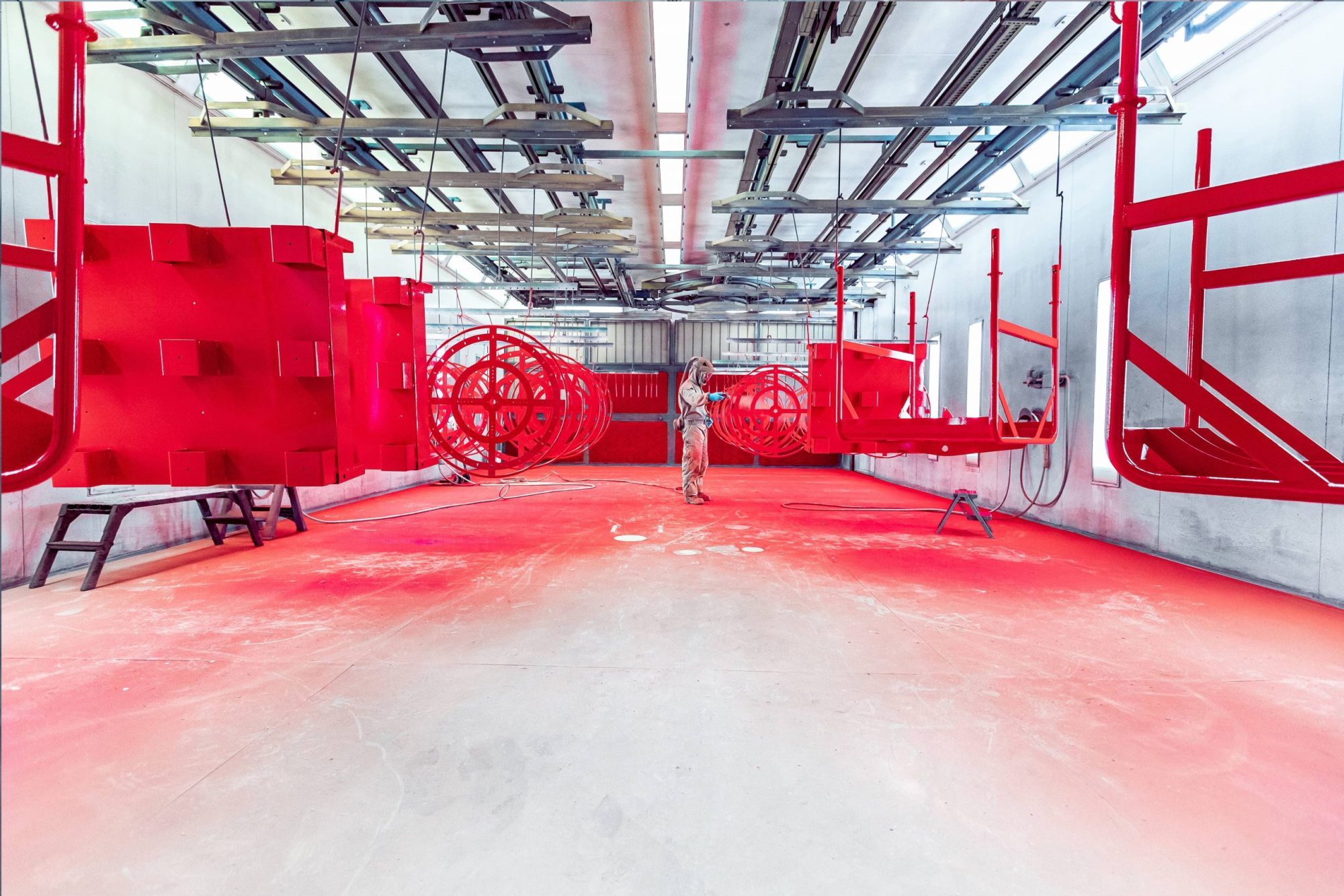 Elzinga spuitwerk collega werkplaats