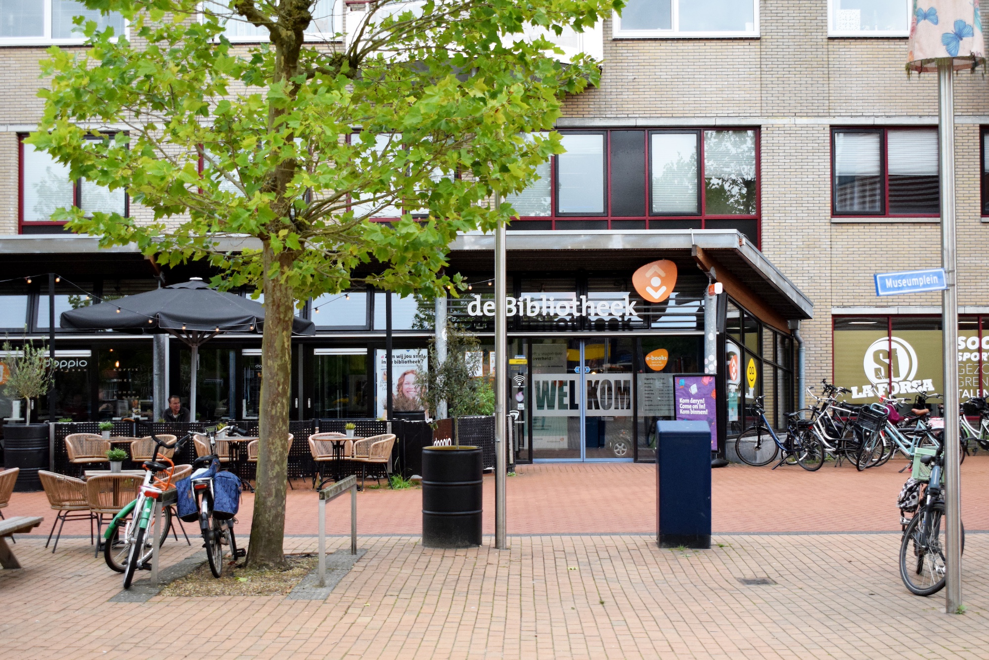 hoofdingang-bibliotheek-drachten.jpg